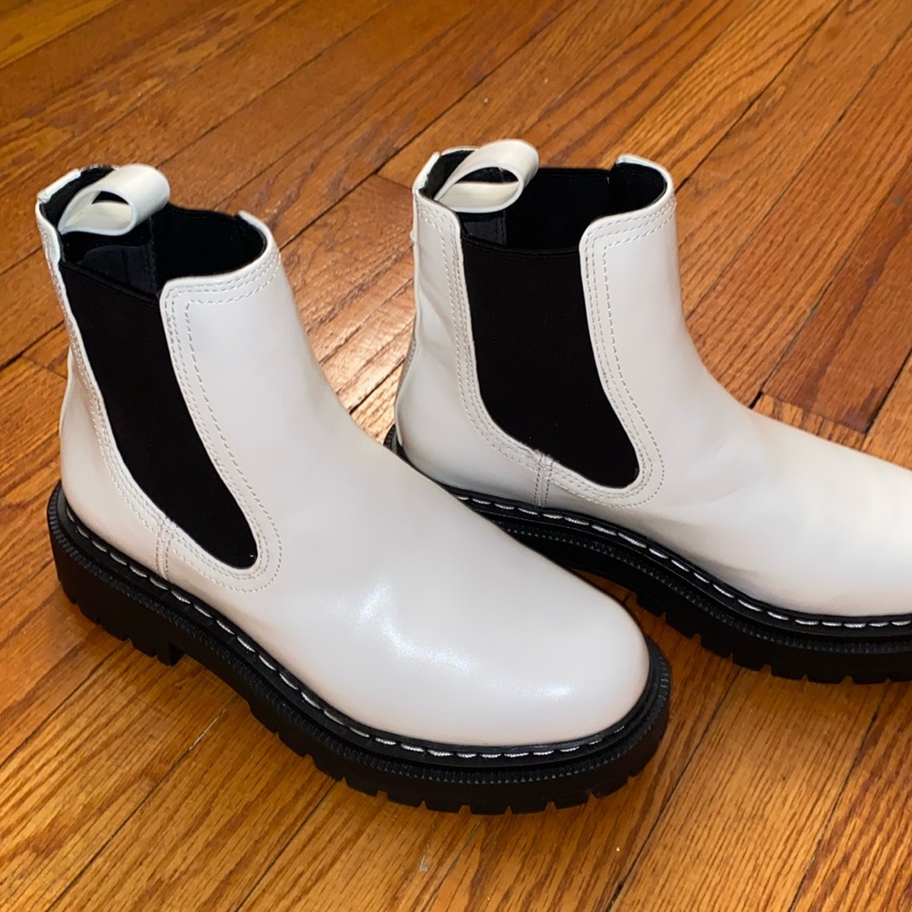 NWOT Circus  size 8 white Chelsea boots